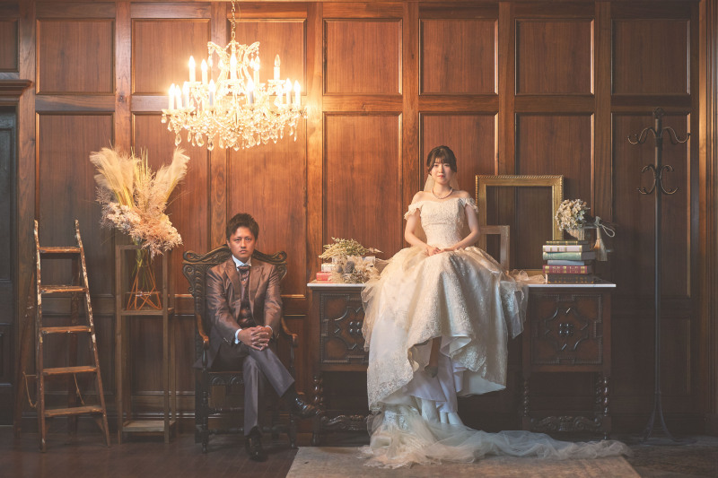 シャンデリアが際立つ場所で