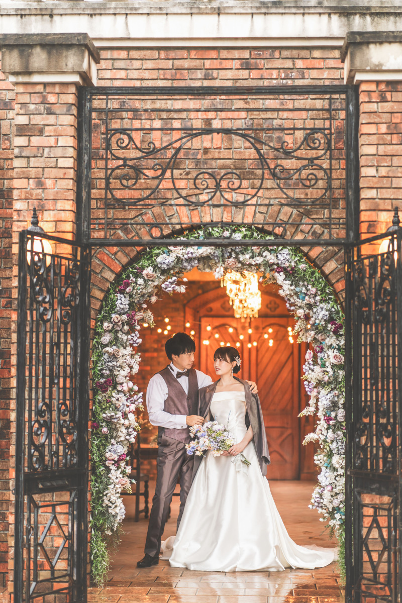 雨の中見つめ合い