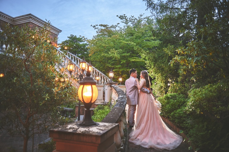 暖色系のランプが優しく照らします