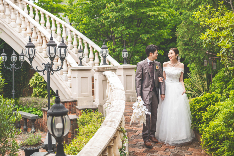 レンガの色・木々の緑のバランスが自然な演出を