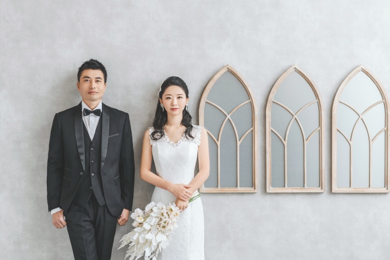 シンプルな背景でお二人らしさが引き立ちます♪