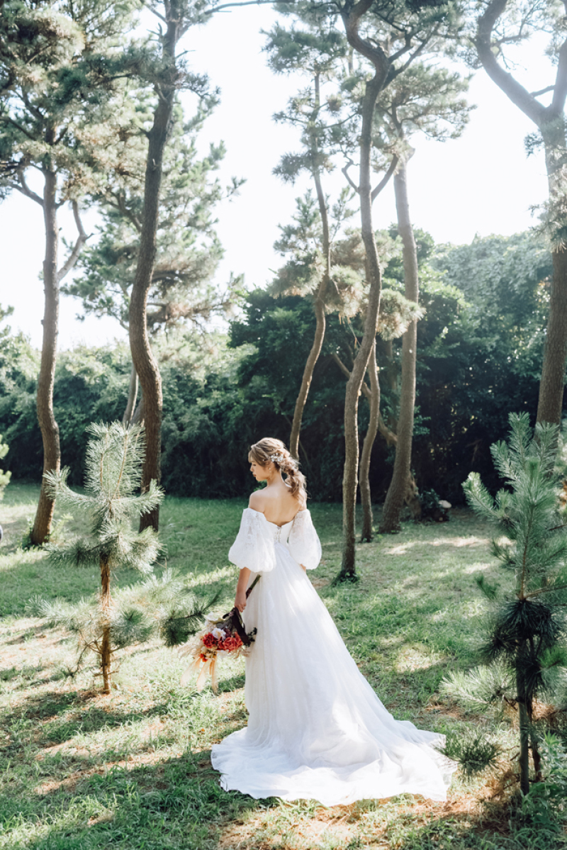 まずはウエディングドレスから