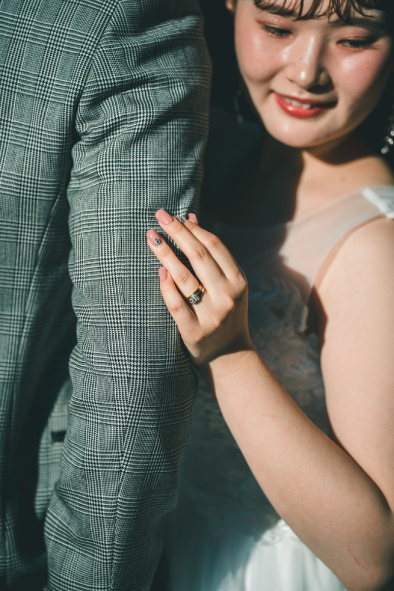 ご新郎様に寄り添って