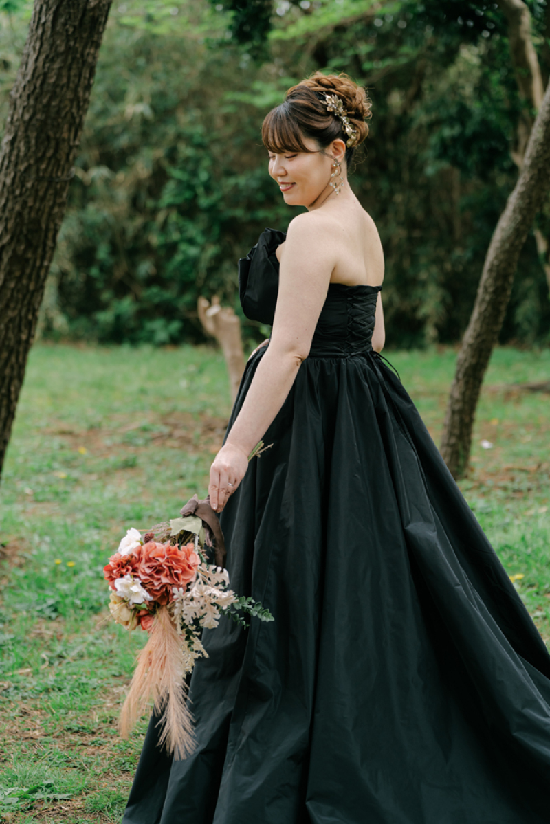 ブラックドレスで