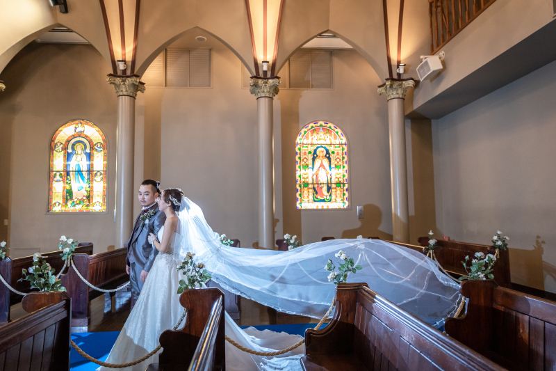 ベールをなびかせて