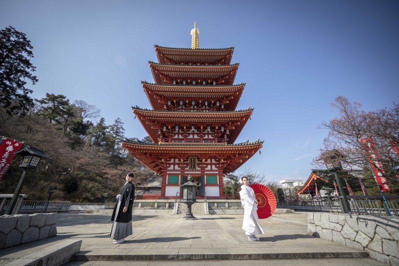 五重の塔の前で