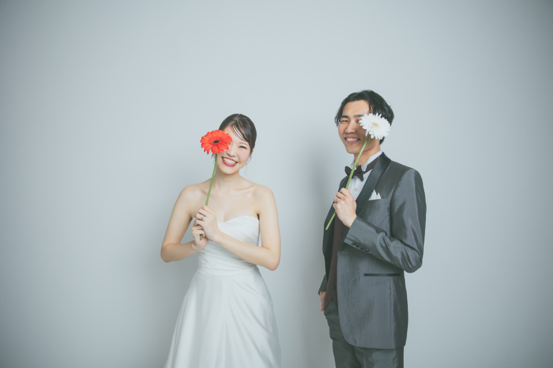 シンプルな花をお二人でもって