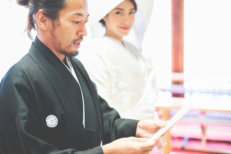 新郎様を見つめる新婦様・・・