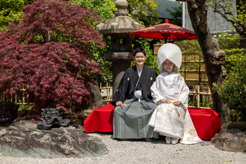 和傘で鮮やかに