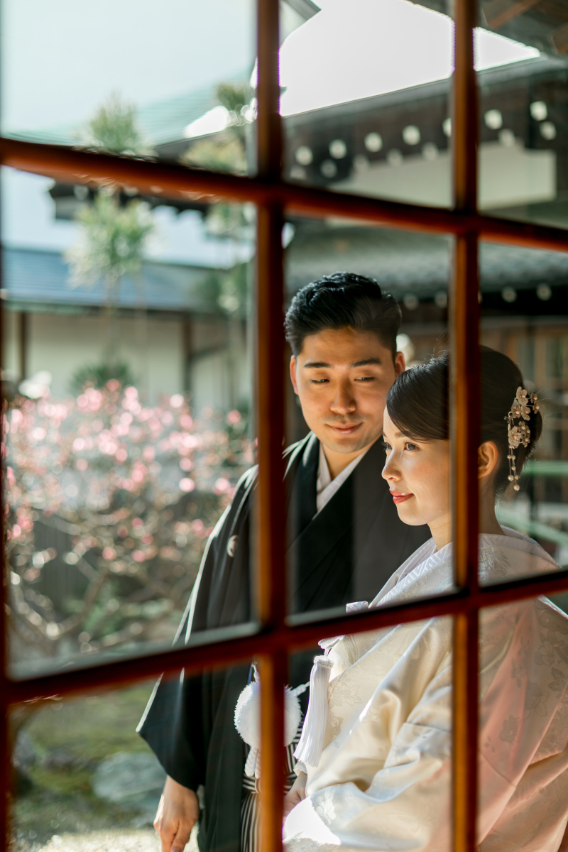 神殿前廊下での一コマ