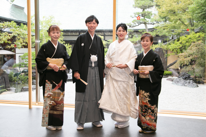 お母様と笑顔で記念の一枚