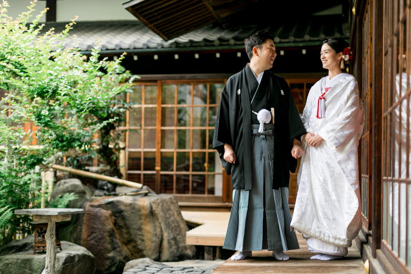 登録有形文化財「参集殿」縁側での一枚