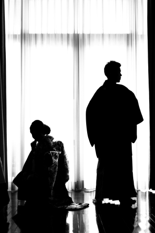 何気ないおふたりのシーンもアーティスティックな一枚に。