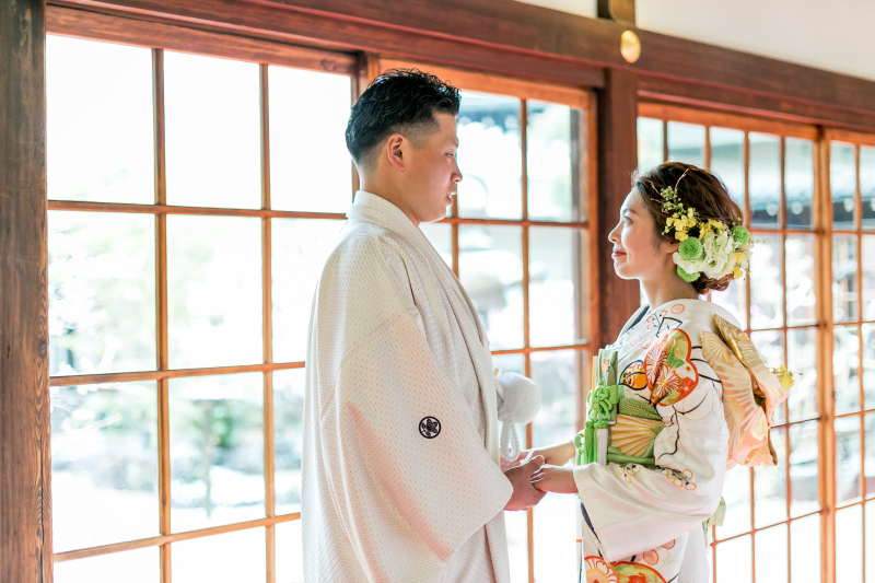 国の登録有形文化財の神殿「梅花殿」で撮れる!挙式フォト&日本庭園フォトプラン【引き振袖+アルバム付き】