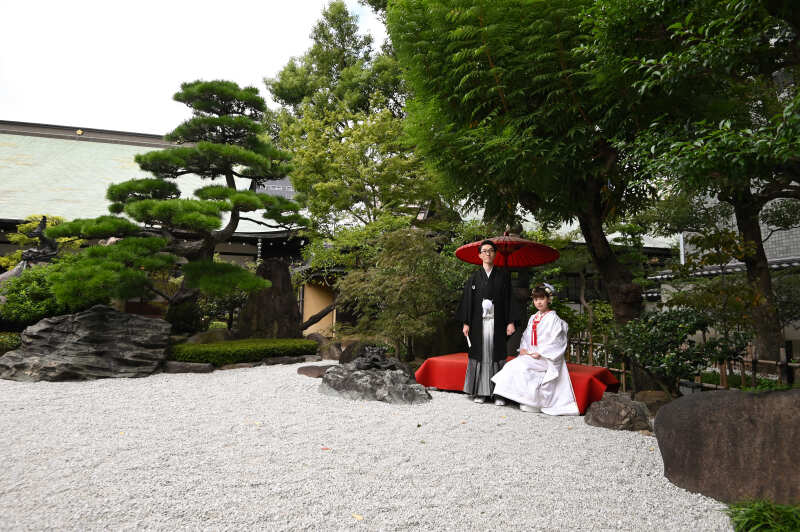 【衣裳こだわりプラン】日本庭園フォトプラン・白無垢+色打掛 ~白無垢も色打掛も、どちらもお写真を残したい方に~