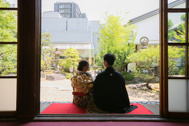 国の登録有形文化財の神殿「梅花殿」で撮影!挙式フォト&日本庭園フォト色打掛プラン~色打掛で挙式とお庭♪~