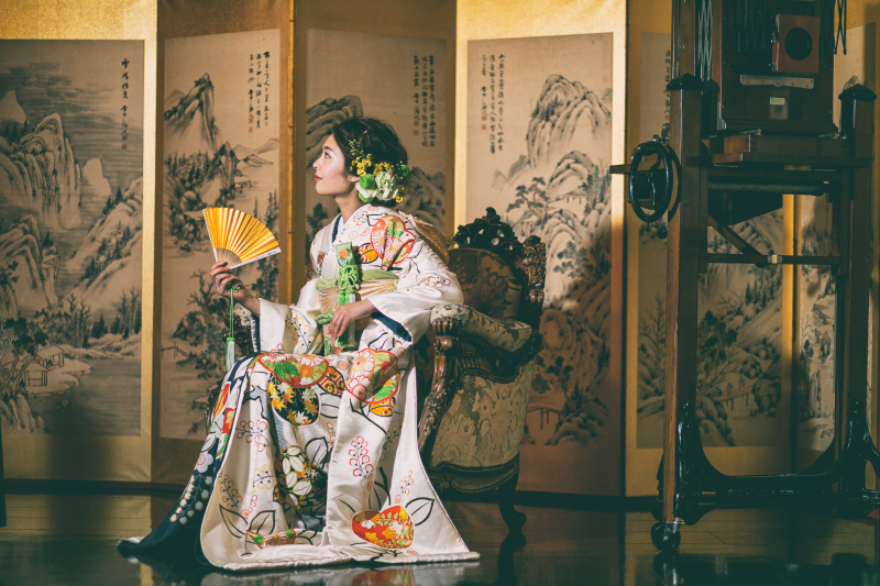 国の登録有形文化財の神殿「梅花殿」で撮影!挙式フォト&日本庭園フォト引き振袖プラン