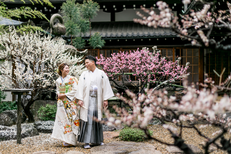 国の登録有形文化財の神殿「梅花殿」で撮影!挙式フォト&日本庭園フォト引き振袖プラン