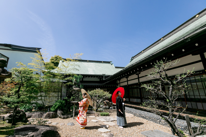 【衣装グレードUP!】日本庭園フォト【色打掛】プラン~通常のお衣装は白無垢の所、色打掛で中庭の撮影を!~