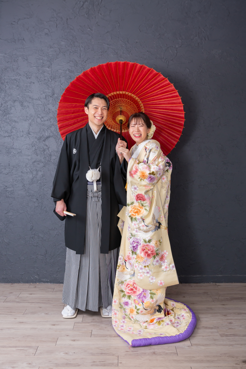 シックな背景で和を引き立たせて