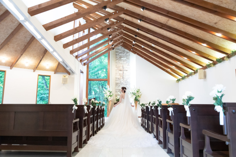 森の中のチャペルでドレスロケーション撮影