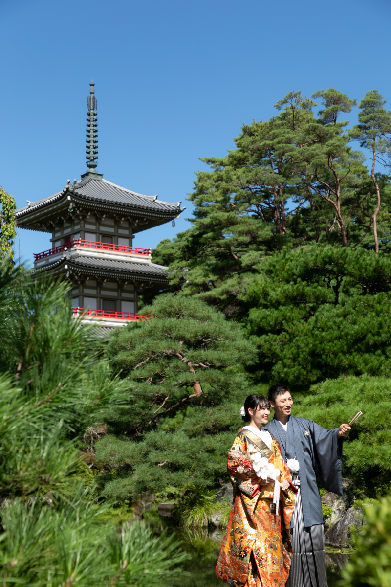 輪王寺の塔の前で