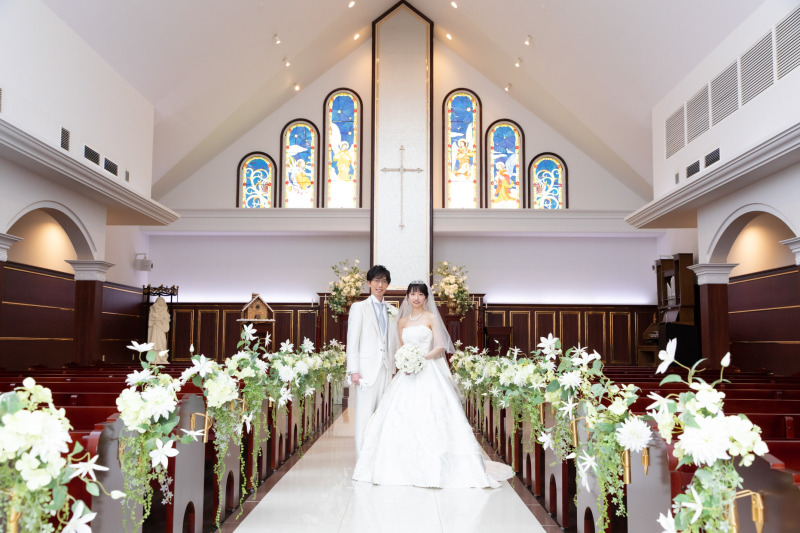 ステンドグラスが輝く大聖堂チャペル