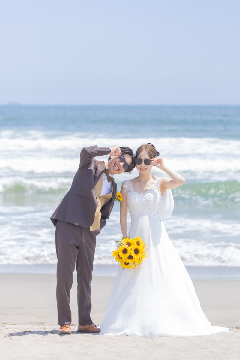 笑顔あふれる海辺フォト
