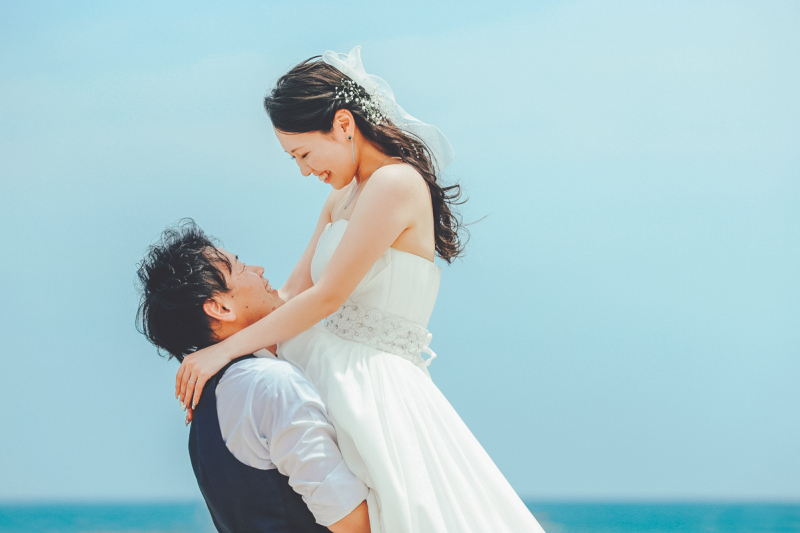 定番のお姫様だっこは表情にこだわって…