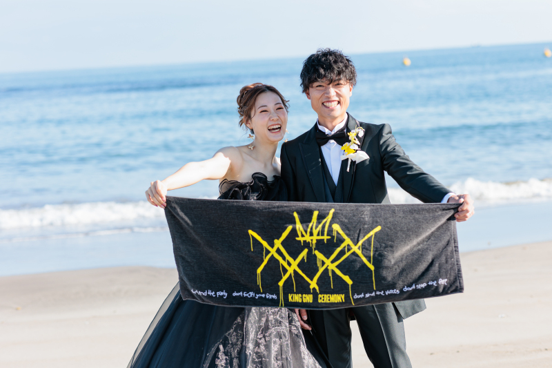 大好きなアーティストグッズを持って♪