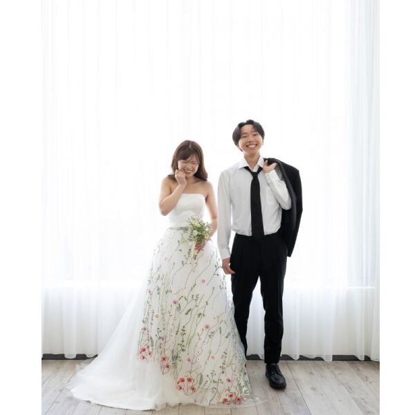 白バックのスタジオでナチュラルな雰囲気で。。。