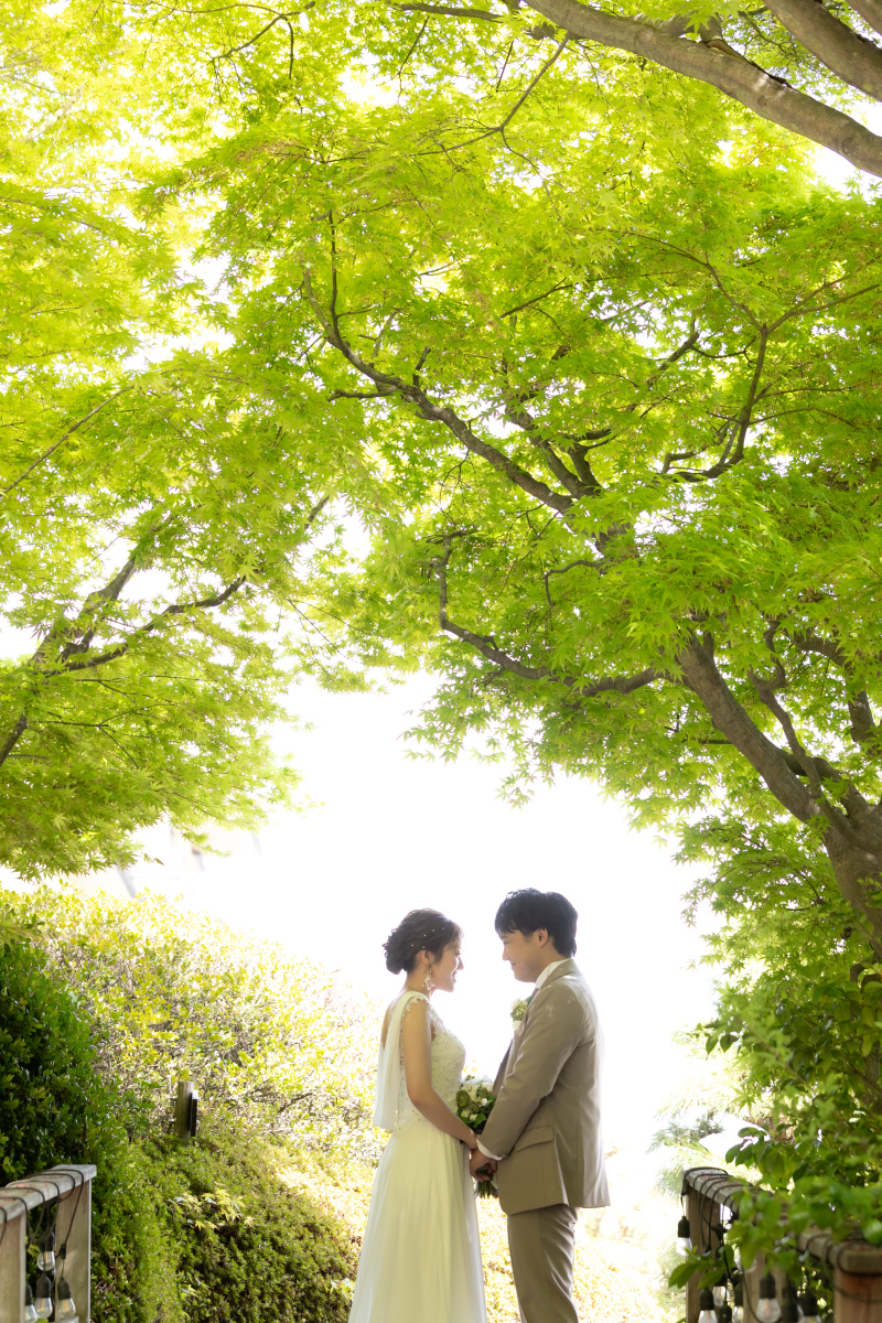 白のウェディングドレスに着替えて