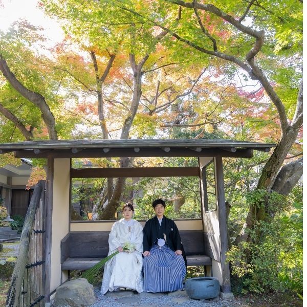 ベンチに座ってツーショット