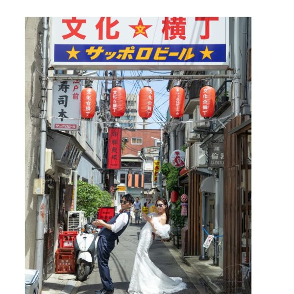 街ブラフォトウエディングプラン～文化横丁のレトロな街並みでロケーション撮影～