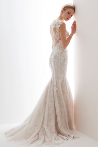 ウエディングドレス