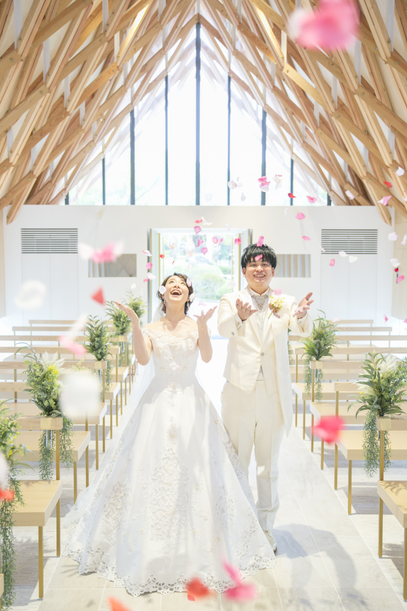 花びらにかこまれて