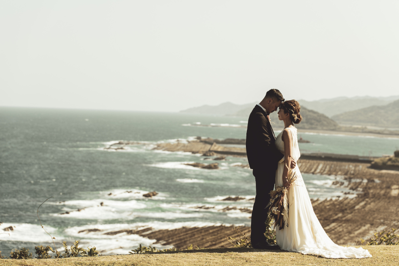 【秘密のロケ地プラン】お二人らしい自然体な写真を残しませんか?(海ロケ・衣装・データ付き)