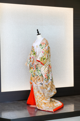 8591　遠山に草花