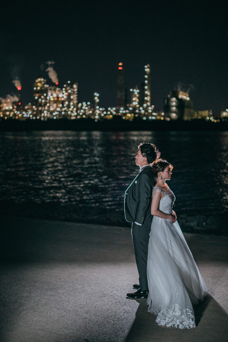 川の反射と共に