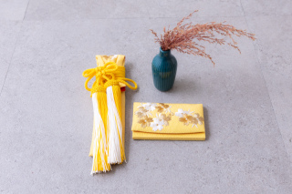 抱え小物【菜の花色刺繍】