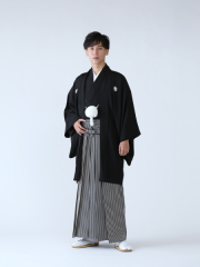 黒紋服に黒白袴