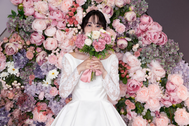 お花に囲まれたキュートなお写真♡