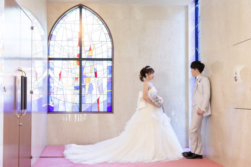 チャペルの外で歓談中…♡