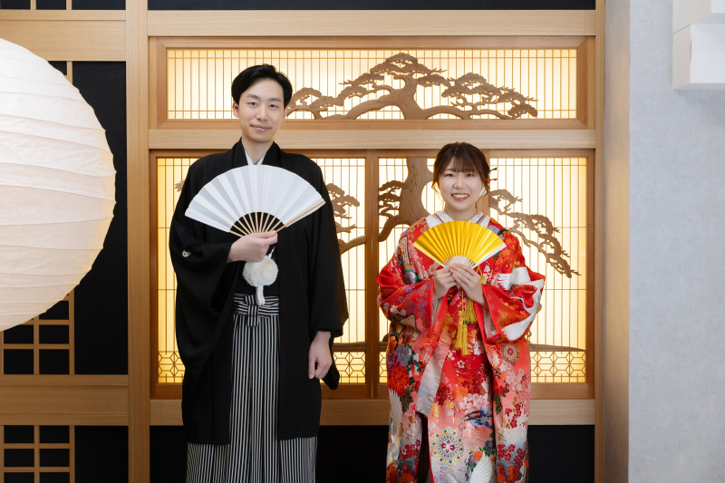 松の障子をバックに,,,