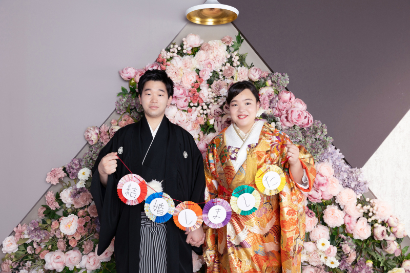 お花に囲まれて「結婚しました」♡