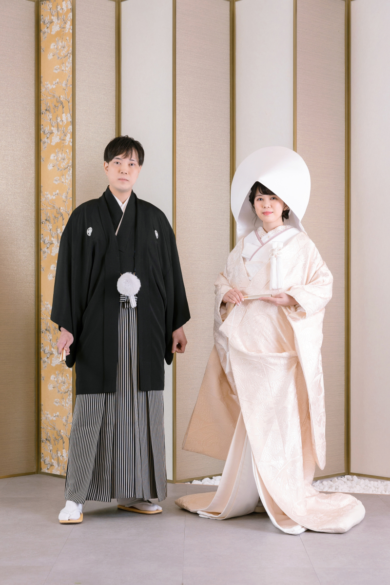 白無垢では綿帽子をかぶって