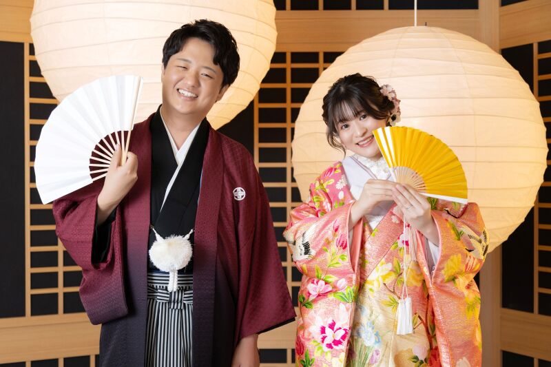 扇子を使ったショットも！