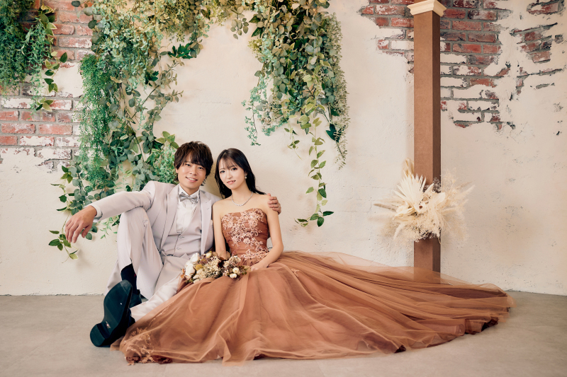 床に座ってより添って