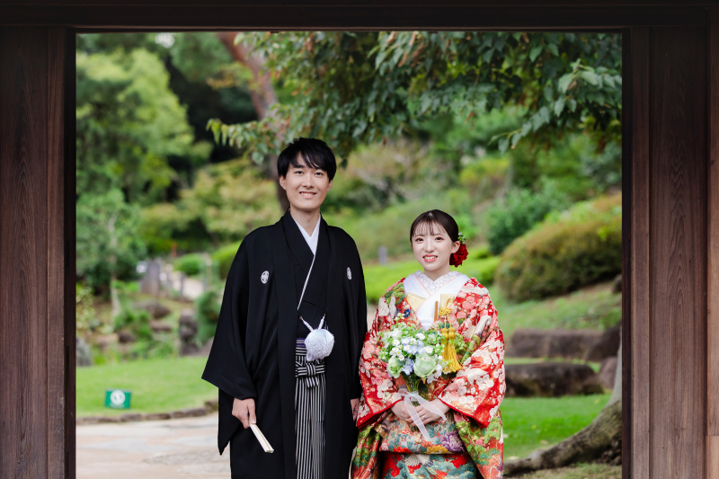 門の前でかっちりと!