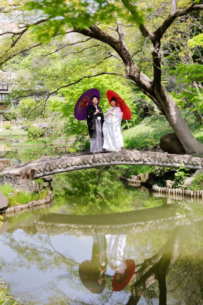 橋の上で
